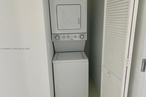 Купить кондоминиум в Дорал, Флорида 1 спальня, 62.06м2, № 1882063 - фото 14