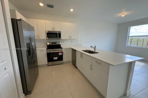 Купить таунхаус в Хомстед, Флорида 3 спальни, 129.41м2, № 2378428 - фото 3