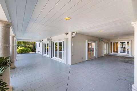 Villa ou maison à louer à Miami Beach, Floride: 4 chambres, 365.48 m2 № 1995548 - photo 24