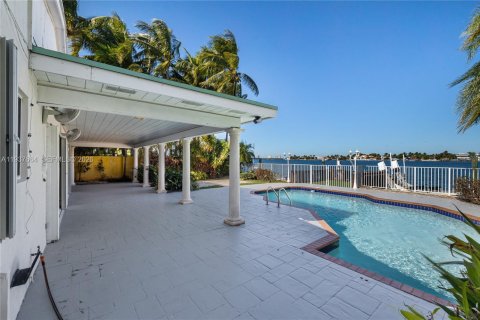 Villa ou maison à louer à Miami Beach, Floride: 4 chambres, 365.48 m2 № 1995548 - photo 5