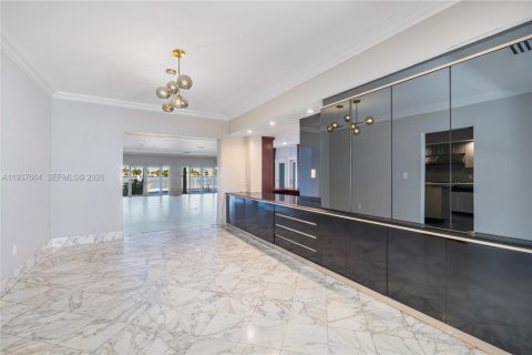 Villa ou maison à louer à Miami Beach, Floride: 4 chambres, 365.48 m2 № 1995548 - photo 11