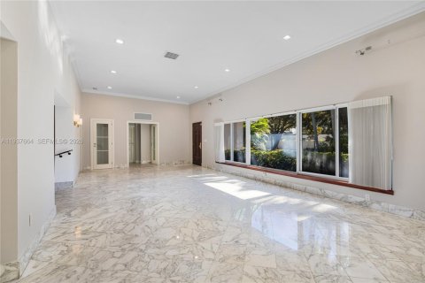 Villa ou maison à louer à Miami Beach, Floride: 4 chambres, 365.48 m2 № 1995548 - photo 27