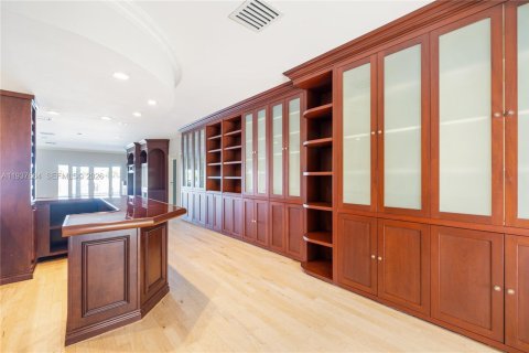 Villa ou maison à louer à Miami Beach, Floride: 4 chambres, 365.48 m2 № 1995548 - photo 12