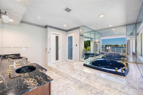 Villa ou maison à louer à Miami Beach, Floride: 4 chambres, 365.48 m2 № 1995548 - photo 14