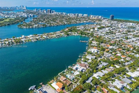 Villa ou maison à louer à Miami Beach, Floride: 4 chambres, 365.48 m2 № 1995548 - photo 3