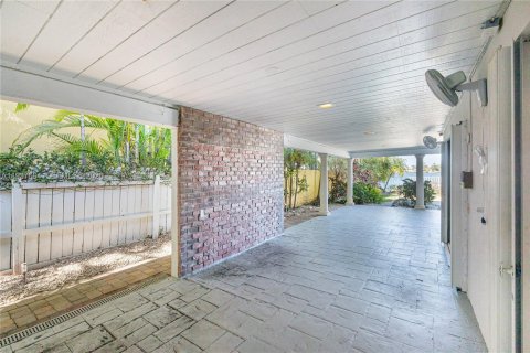 Villa ou maison à louer à Miami Beach, Floride: 4 chambres, 365.48 m2 № 1995548 - photo 25