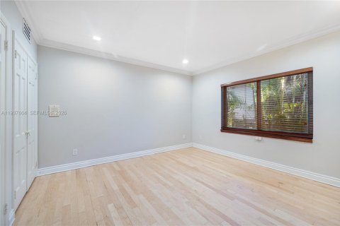 Villa ou maison à louer à Miami Beach, Floride: 4 chambres, 365.48 m2 № 1995548 - photo 16