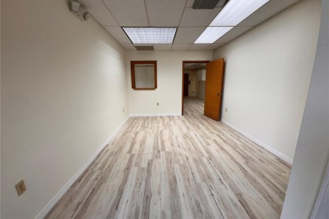 Propiedad comercial en alquiler en Dunedin, Florida, 652.17 m2 № 1537822 - foto 5