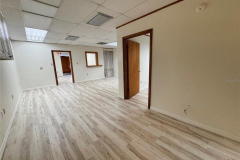 Propiedad comercial en alquiler en Dunedin, Florida, 652.17 m2 № 1537822 - foto 9