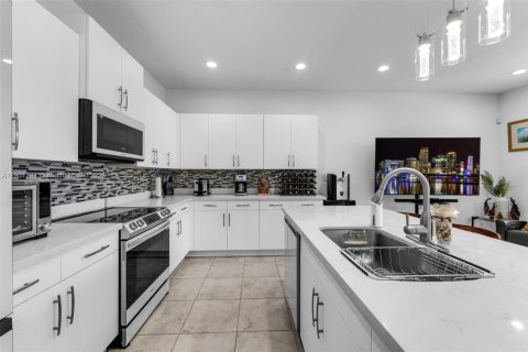 Casa en venta en Homestead, Florida, 3 dormitorios, 154.5 m2 № 1965677 - foto 11