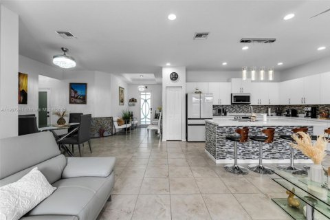 Casa en venta en Homestead, Florida, 3 dormitorios, 154.5 m2 № 1965677 - foto 13