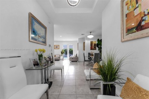 Casa en venta en Homestead, Florida, 3 dormitorios, 154.5 m2 № 1965677 - foto 4