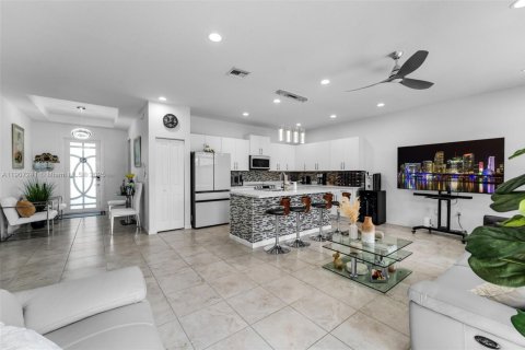 Casa en venta en Homestead, Florida, 3 dormitorios, 154.5 m2 № 1965677 - foto 12