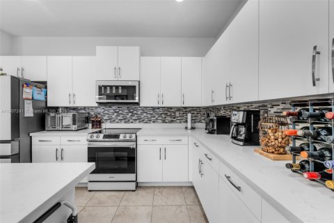 Casa en venta en Homestead, Florida, 3 dormitorios, 154.5 m2 № 1965677 - foto 10