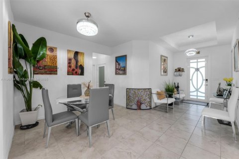 Casa en venta en Homestead, Florida, 3 dormitorios, 154.5 m2 № 1965677 - foto 14