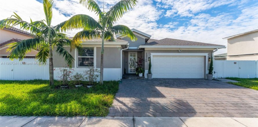 Casa en Homestead, Florida 3 dormitorios, 154.5 m2 № 1965677