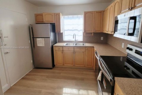 Снять в аренду кондоминиум в Норт-Майами-Бич, Флорида 2 спальни, 103.31м2, № 1948708 - фото 6