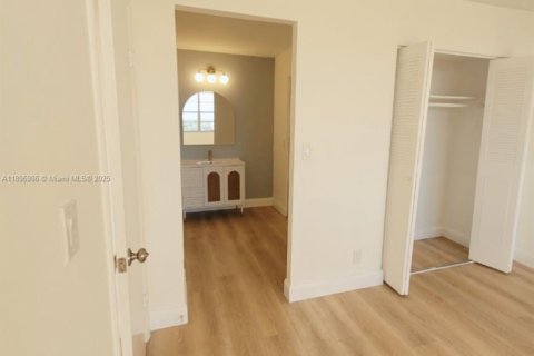 Снять в аренду кондоминиум в Норт-Майами-Бич, Флорида 2 спальни, 103.31м2, № 1948708 - фото 11