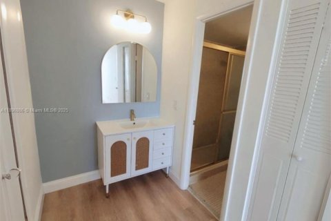 Снять в аренду кондоминиум в Норт-Майами-Бич, Флорида 2 спальни, 103.31м2, № 1948708 - фото 13