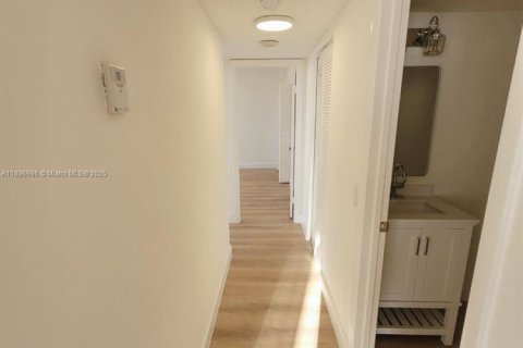 Снять в аренду кондоминиум в Норт-Майами-Бич, Флорида 2 спальни, 103.31м2, № 1948708 - фото 7