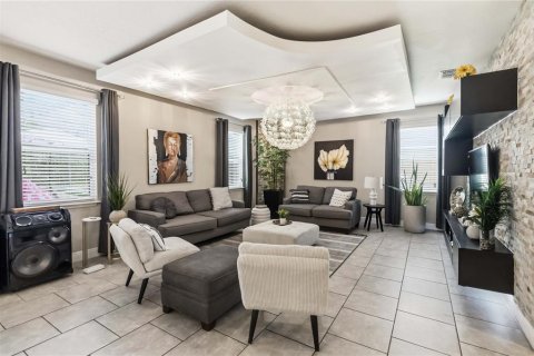 Villa ou maison à vendre à Deltona, Floride: 5 chambres, 358.05 m2 № 2416876 - photo 4