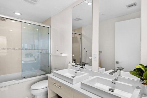 Condominio en venta en Miami, Florida, 2 dormitorios, 86.03 m2 № 2034541 - foto 16