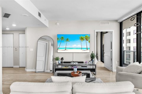 Condominio en Miami, Florida, 2 dormitorios  № 2034541