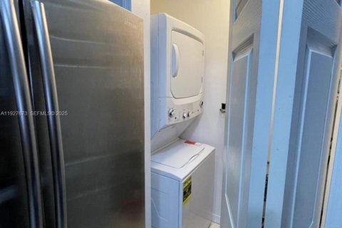 Снять в аренду кондоминиум в Дорал, Флорида 3 спальни, 118.08м2, № 1987996 - фото 5