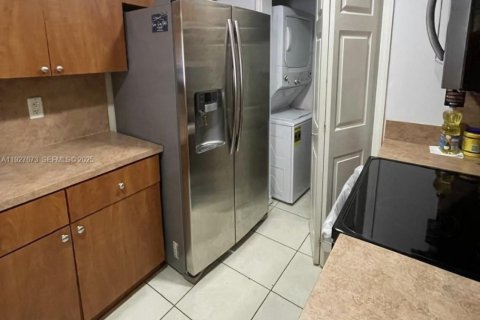 Снять в аренду кондоминиум в Дорал, Флорида 3 спальни, 118.08м2, № 1987996 - фото 4