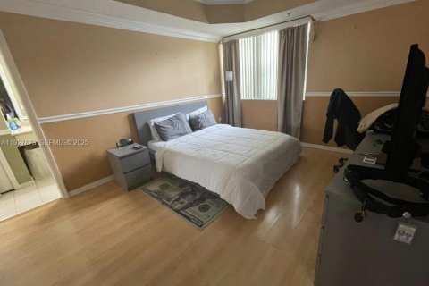 Снять в аренду кондоминиум в Дорал, Флорида 3 спальни, 118.08м2, № 1987996 - фото 9