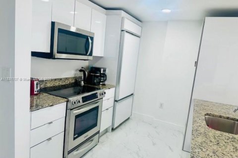 Condominio en alquiler en Bal Harbour, Florida, 1 dormitorio, 83.24 m2 № 1818054 - foto 3