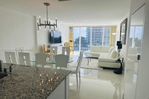 Condominio en alquiler en Bal Harbour, Florida, 1 dormitorio, 83.24 m2 № 1818054 - foto 7