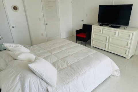Condominio en alquiler en Bal Harbour, Florida, 1 dormitorio, 83.24 m2 № 1818054 - foto 8