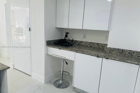Condominio en alquiler en Bal Harbour, Florida, 1 dormitorio, 83.24 m2 № 1818054 - foto 17