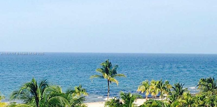 Condominio en Bal Harbour, Florida, 1 dormitorio № 1818054