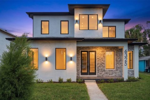 Villa ou maison à Gulfport, Floride 4 chambres, 259.29 m2 № 2363214