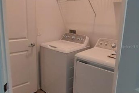 Casa en alquiler en Haines City, Florida, 5 dormitorios, 194.17 m2 № 1813090 - foto 9