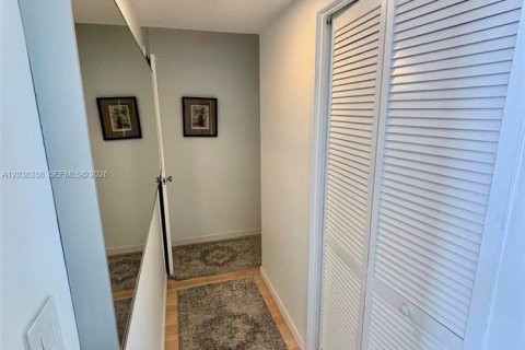 Copropriété à louer à Miami Beach, Floride: 57.51 m2 № 2084272 - photo 6