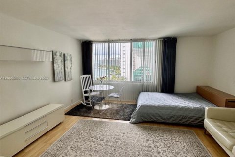 Copropriété à louer à Miami Beach, Floride: 57.51 m2 № 2084272 - photo 4