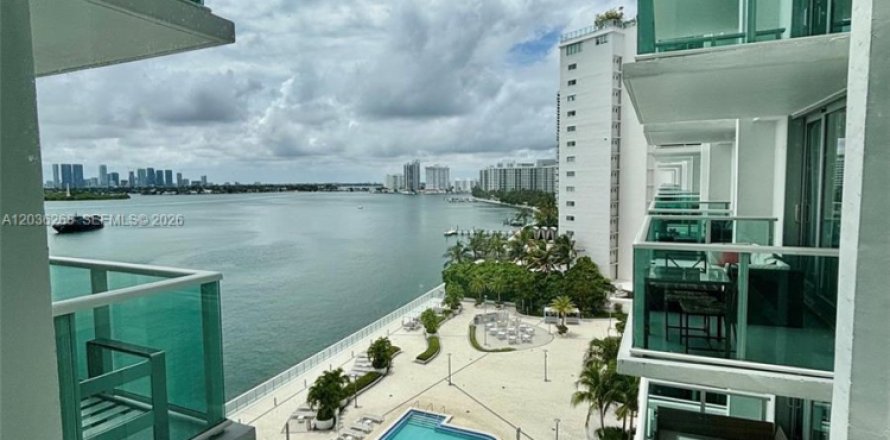 Studio à Condo à Miami Beach, Floride  № 2084272