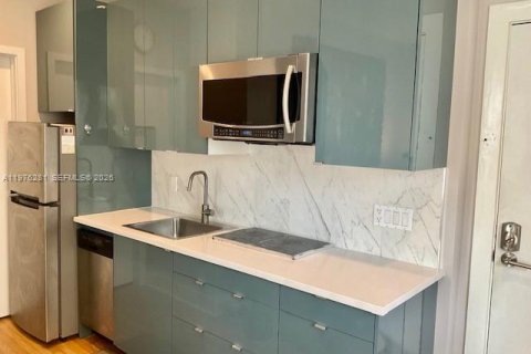 Снять в аренду квартиру в Корал-Гейблс, Флорида 1 спальня, 32.61м2, № 2041504 - фото 5