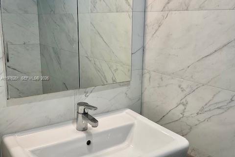 Снять в аренду квартиру в Корал-Гейблс, Флорида 1 спальня, 32.61м2, № 2041504 - фото 8