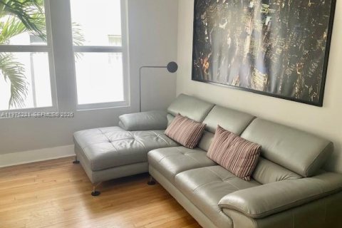 Снять в аренду квартиру в Корал-Гейблс, Флорида 1 спальня, 32.61м2, № 2041504 - фото 3