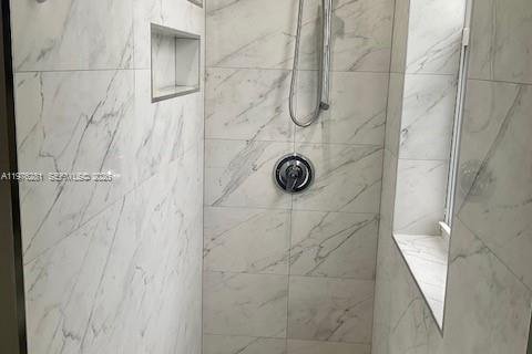 Снять в аренду квартиру в Корал-Гейблс, Флорида 1 спальня, 32.61м2, № 2041504 - фото 9