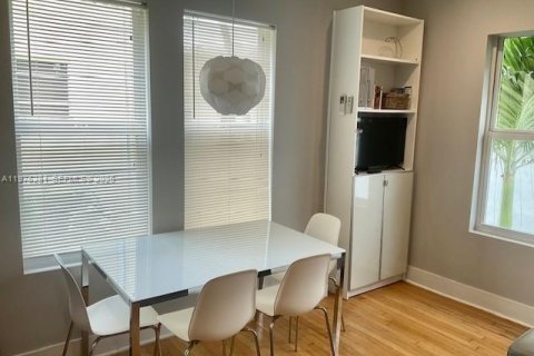 Снять в аренду квартиру в Корал-Гейблс, Флорида 1 спальня, 32.61м2, № 2041504 - фото 4