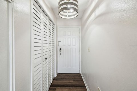 Condo in New Port Richey, Florida, 3 bedrooms  № 1622624 - photo 8