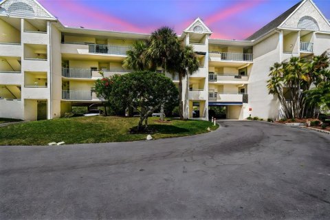 Condo in New Port Richey, Florida, 3 bedrooms  № 1622624 - photo 2