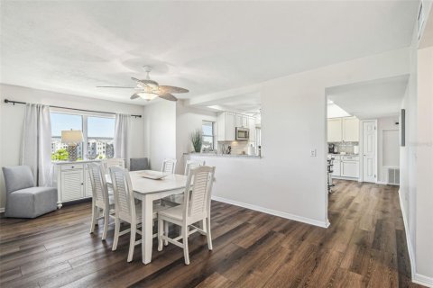 Condo in New Port Richey, Florida, 3 bedrooms  № 1622624 - photo 16