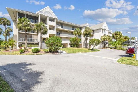 Condo in New Port Richey, Florida, 3 bedrooms  № 1622624 - photo 4