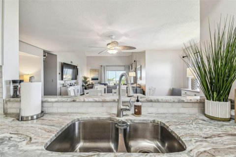 Condo in New Port Richey, Florida, 3 bedrooms  № 1622624 - photo 14
